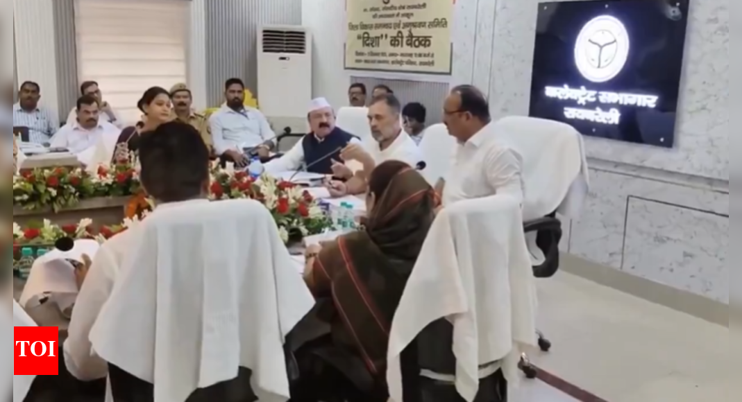 rahul,-bjp-mlc-engage-in-heated-argument-at-up-meet-–-watch