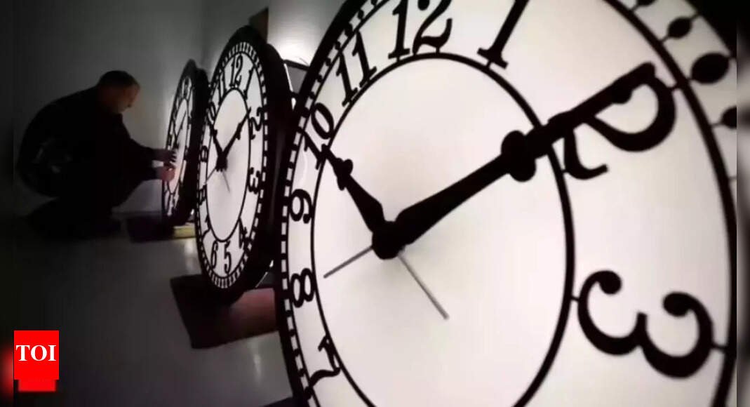daylight-saving-time:-change-ends-sooner-than-usual;-when-will-the-clocks-fall-back?