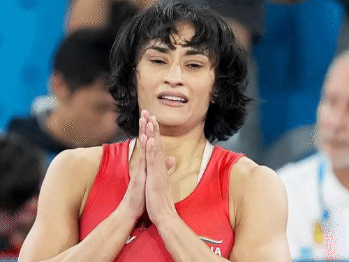 संगीता-ने-सुनाई-विनेश-फोगाट-की-हार्ट-ब्रेकिंग-स्टोरी:रियलिटी-शो-में-कहा-वजन-घटाने-को-खून-निकाला,-100-ग्राम-वजन-से-डिसक्वालीफाई-हुईं