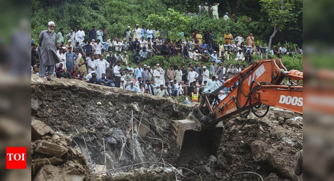 ‘historic-evacuation-in-pak’:-punjab-floods-leave-2.5m-displaced,-101-dead