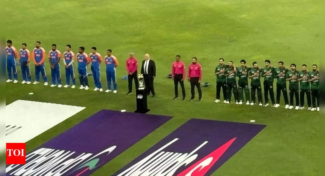 pak-anthem-blunder!-hilarious-mishap-stuns-dubai-–-watch