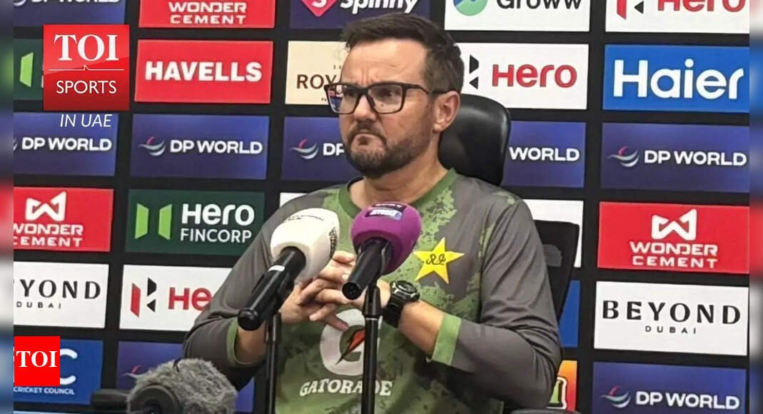 ‘disappointed-india-didn’t-shake-hands’:-pak-coach-hesson
