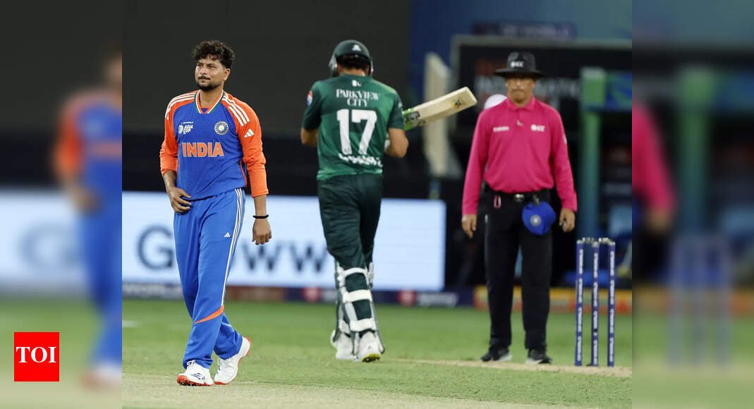‘they-can’t-read-him’:-wasim-akram-laments-pakistan’s-collapse-vs-india