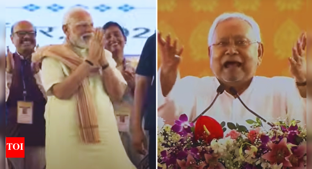 ‘khada-ho!’:-nitish-pushes-crowd-to-give-standing-ovation;-watch-pm’s-reaction
