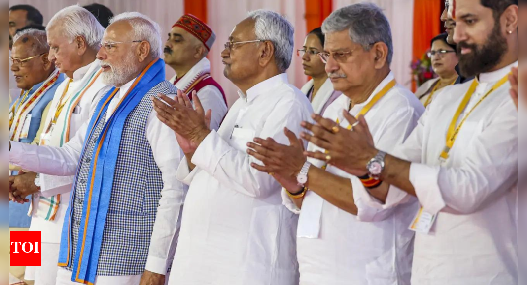 ‘leader-sitting-with-us’:-nitish-goes-off-script;-‘reveals’-what-led-to-jd(u)-bjp-split