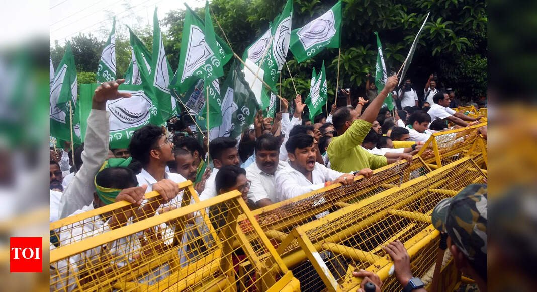 bjd-protests-against-urea-shortage;-govt-refutes-claims
