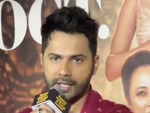 अपनी-फिल्म-के-ट्रेलर-लॉन्च-से-गायब-रहे-करण-जौहर:वरुण-धवन-ने-अपने-‘मेंटोर’-की-उड़ाई-खिल्ली,-दो-साल-में-दी-9-फ्लॉप-फिल्में