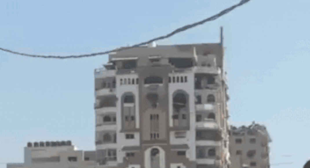 ‘gaza-is-burning’:-video-shows-building-razed-to-rubble-as-israel-begins-major-offensive