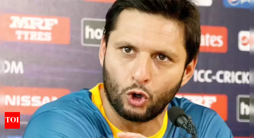shahid-afridi-slams-modi,-praises-rahul