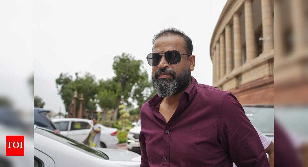 yusuf-pathan-faces-legal-setback,-declared-encroacher-by-gujarat-high-court