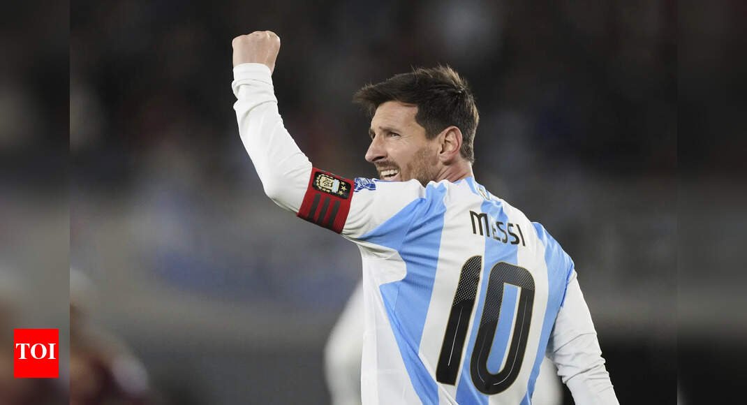 birthday-surprise!-lionel-messi-gifts-signed-argentina-jersey-to-pm-narendra-modi