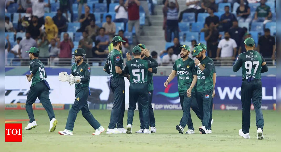 pakistan-beat-uae-to-enter-super-4s,-set-up-high-stakes-sunday-rematch-with-india