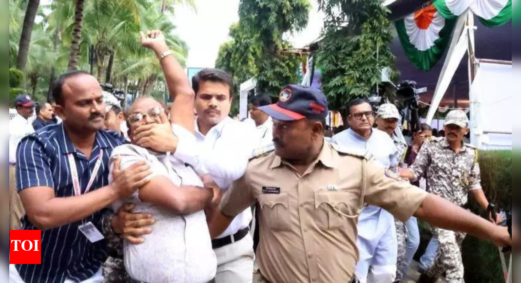 2-men-attempt-immolation-in-front-of-ajit-pawar’s-convoy