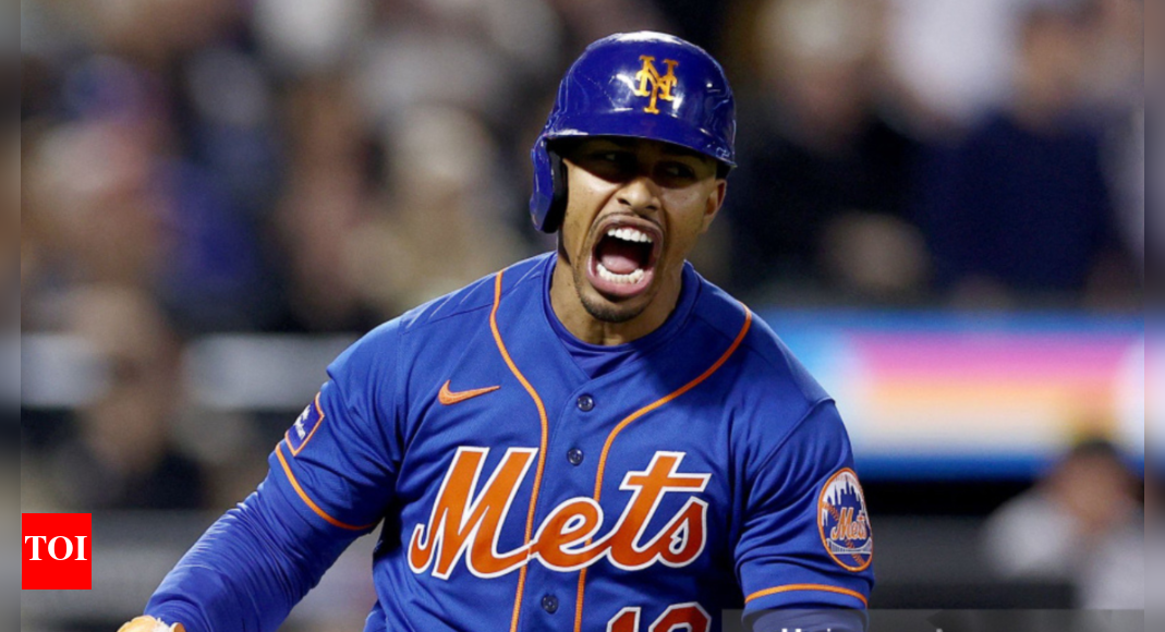 new-york-mets-francisco-lindor-beams-with-pride-as-wife-katia-performs-national-anthem-at-mets-game