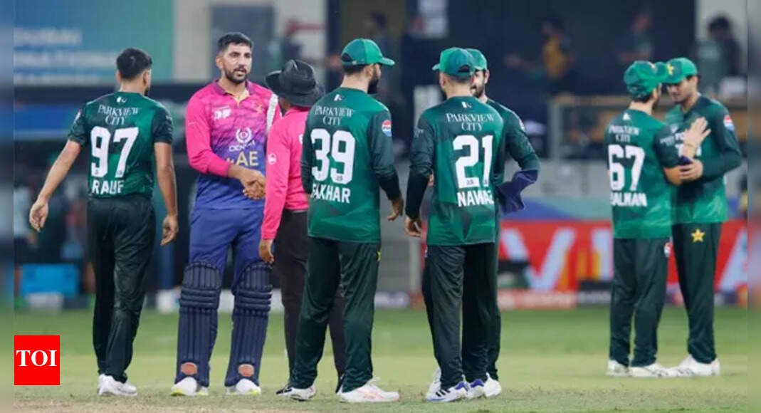 asia-cup:-pakistan-join-india-in-super-4s;-group-b-fight-goes-down-to-the-wire