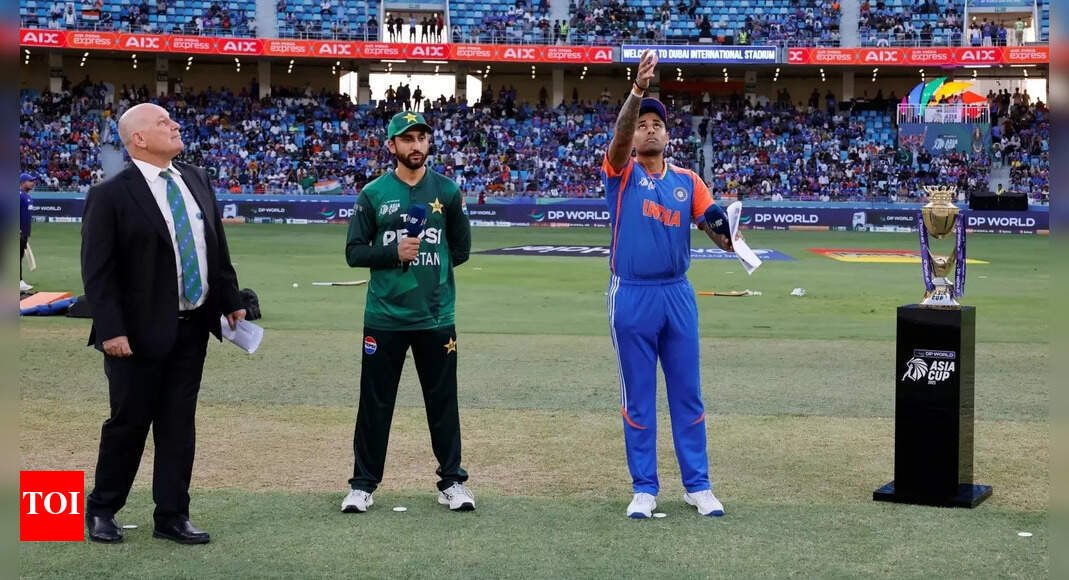 ‘pycroft-is-india’s-favourite’:-ramiz-raja-blasts-icc-referee,-questions-neutrality