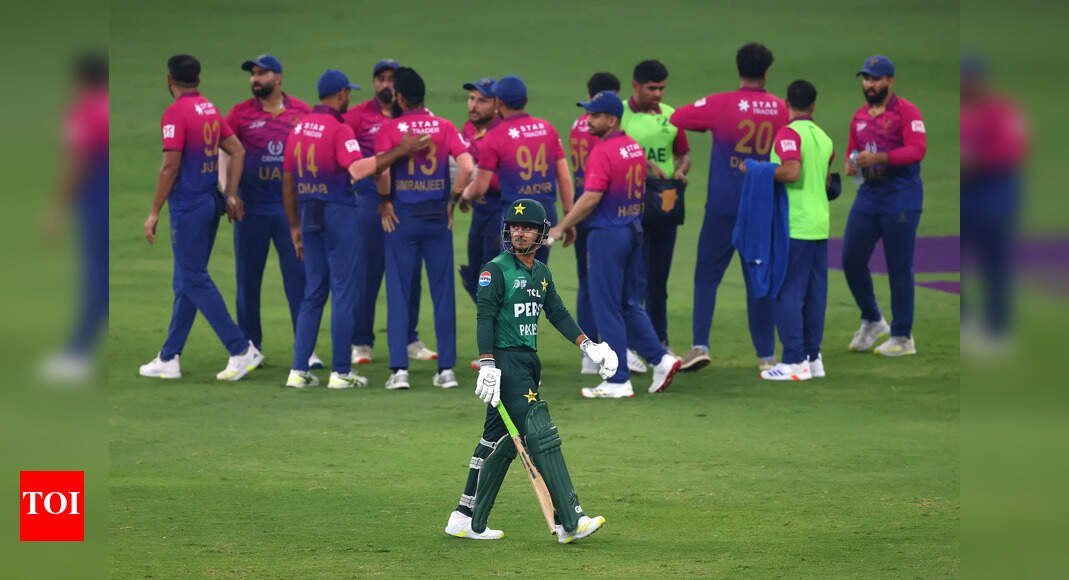 ex-pak-captain-defends-saim-ayub-after-third-duck-–-‘ya-toh-phoot-jaega-ya-phod-dega’