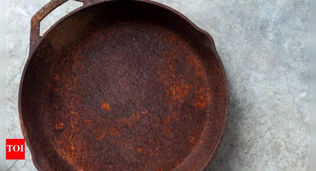 quick-desi-hack-to-clean-rusty-iron-kadhai-in-just-one-minute