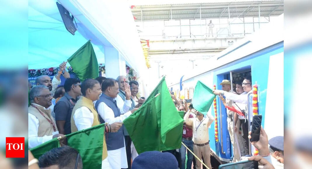 daily-raipur–rajim-memu-service-launched;-fare-set-at-rs-15,-travel-time-cut-by-30-45-minutes