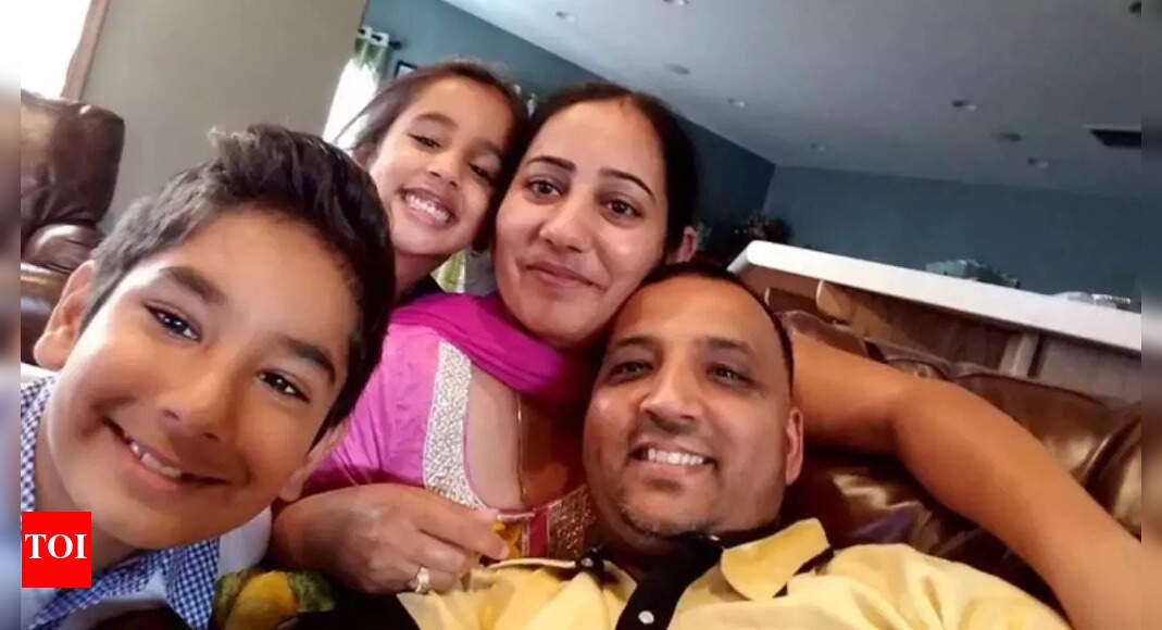 indian-origin-detained-by-ice:-payphone-case-unfolds;-who-is-paramjit-singh