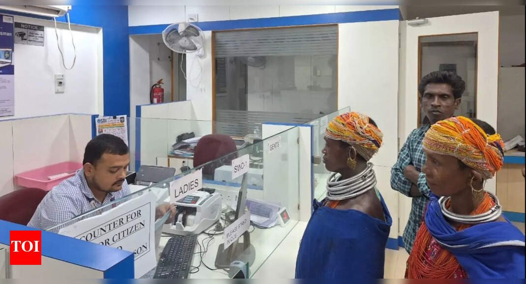 bondas-tribe-embraces-banking:-a-new-era-of-financial-literacy-in-odisha