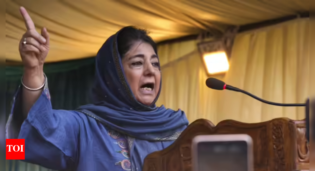 mirwaiz,-mehbooba-claim-house-arrest-to-prevent-them-from-attending-separatist-bhat’s-funeral