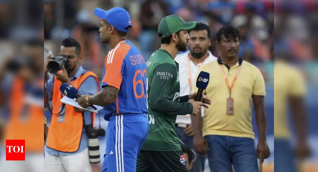 handshake-row:-amir’s-post-on-kohli-stirs-drama-before-ind-vs-pak-rematch