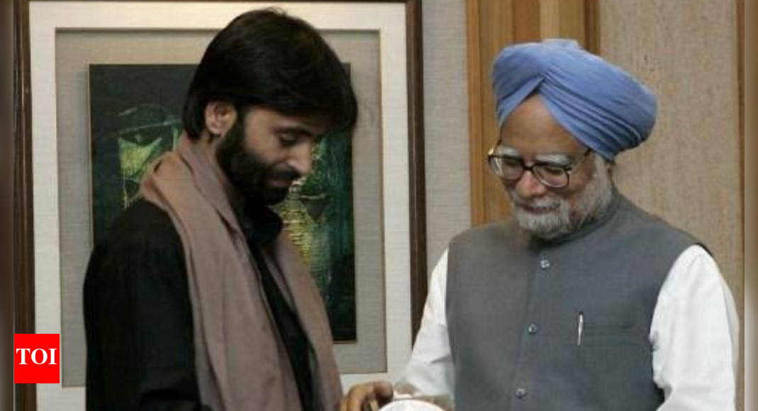 ‘manmohan-singh-conveyed-his-gratitude’:-yasin-malik-claims-ex-pm-thanked-him-for-meeting-hafiz-saeed;-submits-affidavit-in-delhi-high-court