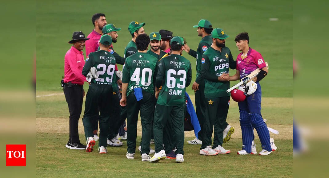 is-it-mandatory-for-players-to-shake-hands-after-a-cricket-match?