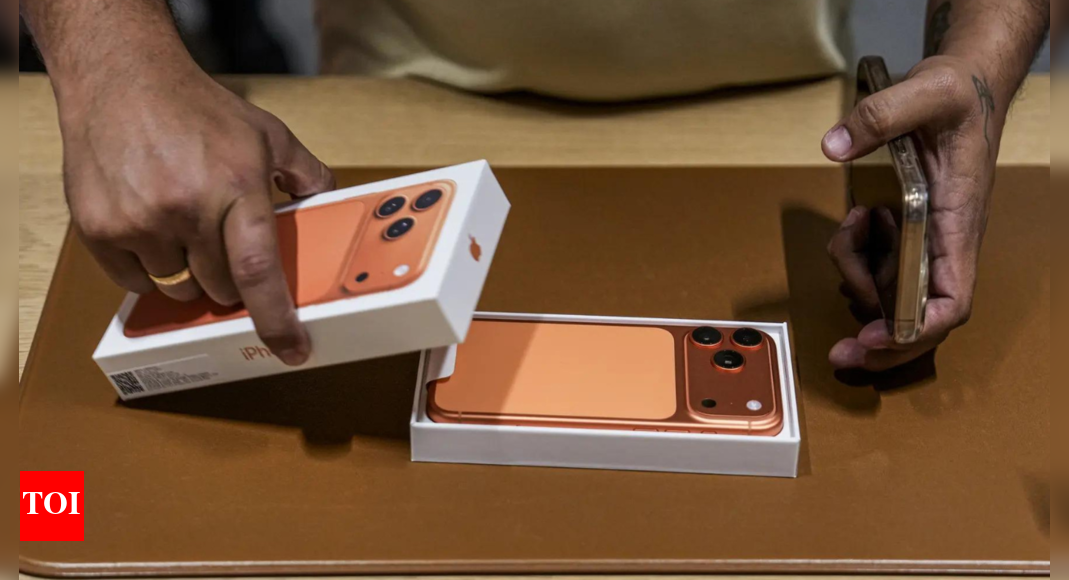 at-35%,-apple-tops-india-phone-sales-growth-in-h1