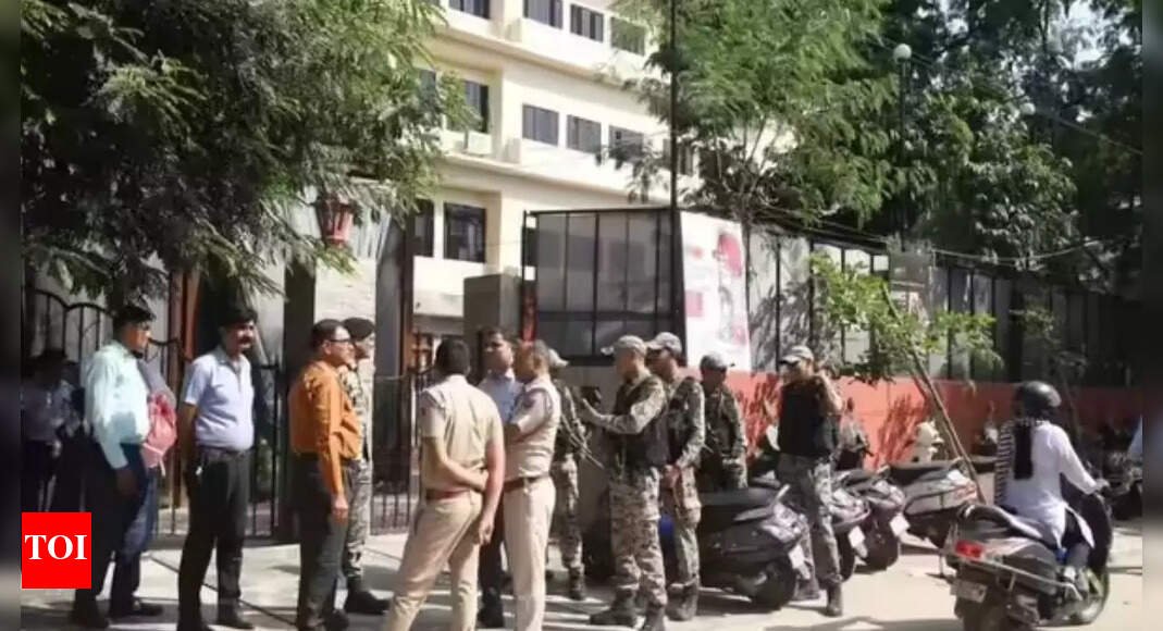 multiple-delhi-schools-receive-bomb-threats;-students,-staff-evacuated