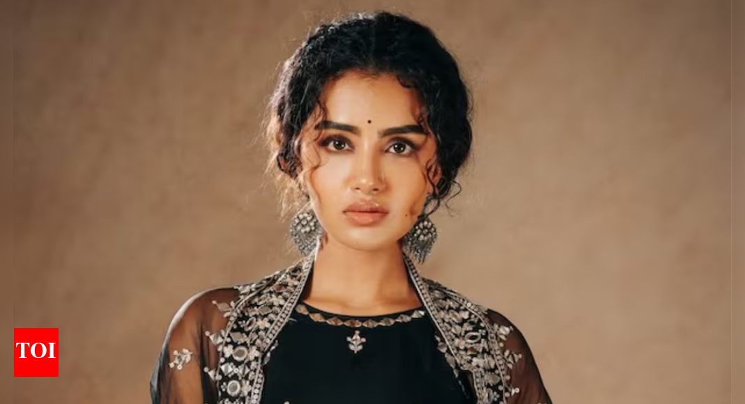 anupama-parameswaran-recalls-haunting-memory-she-wants-to-erase;-regrets-not-replying-to-friend’s-message