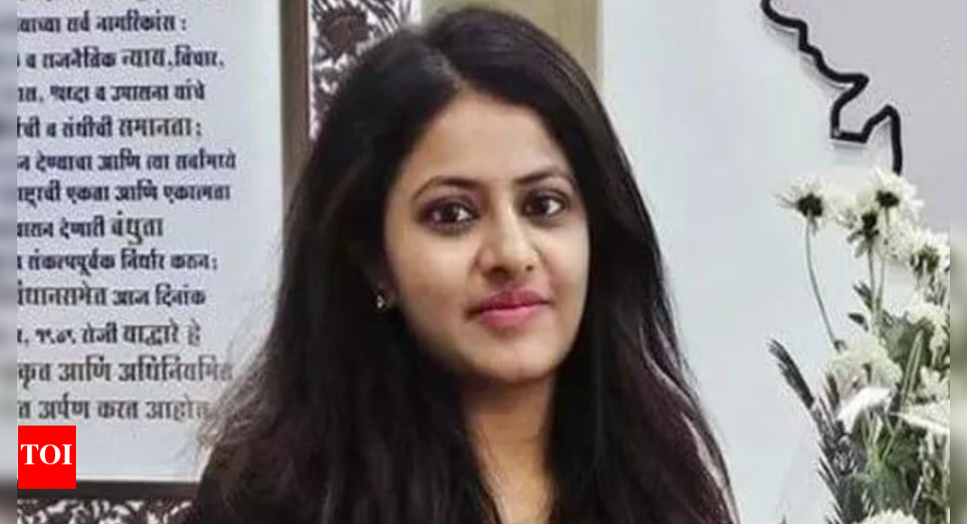 hunt-on-for-puja-khedkar’s-family:-navi-mumbai-police-arrest-driver;-mother,-dad-still-absconding