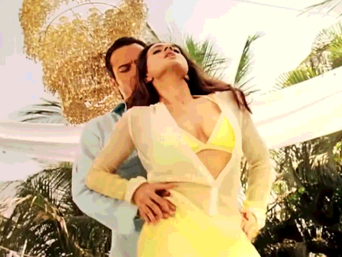 अमीषा-ने-बिकिनी-पहनने-से-किया-था-इनकार:आदित्य-चोपड़ा-को-फिल्म-छोड़ने-की-दी-धमकी;-लेजी-लम्हे-में-एक्ट्रेस-की-हॉटनेस-पर-हैरान-थे-सैफ