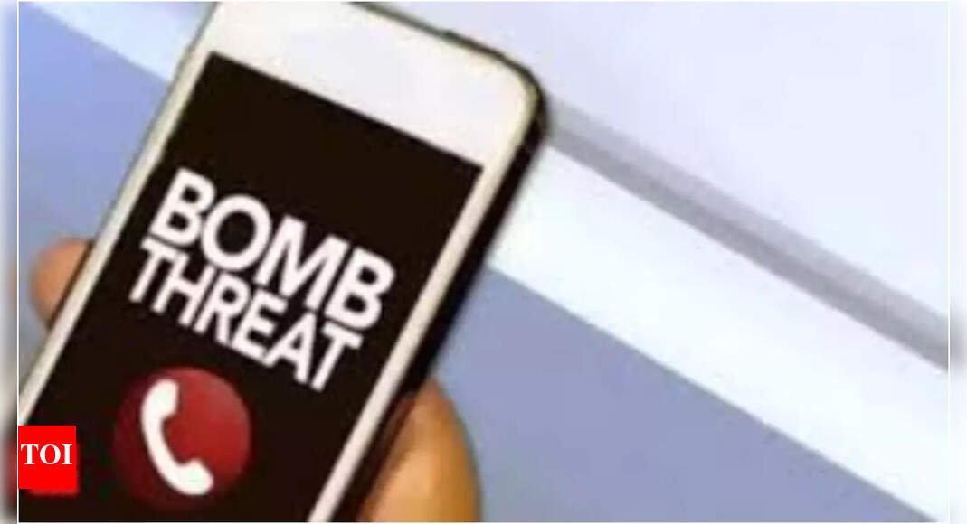 delhi:-over-100-schools-receive-bomb-threats;-turns-out-to-be-hoax