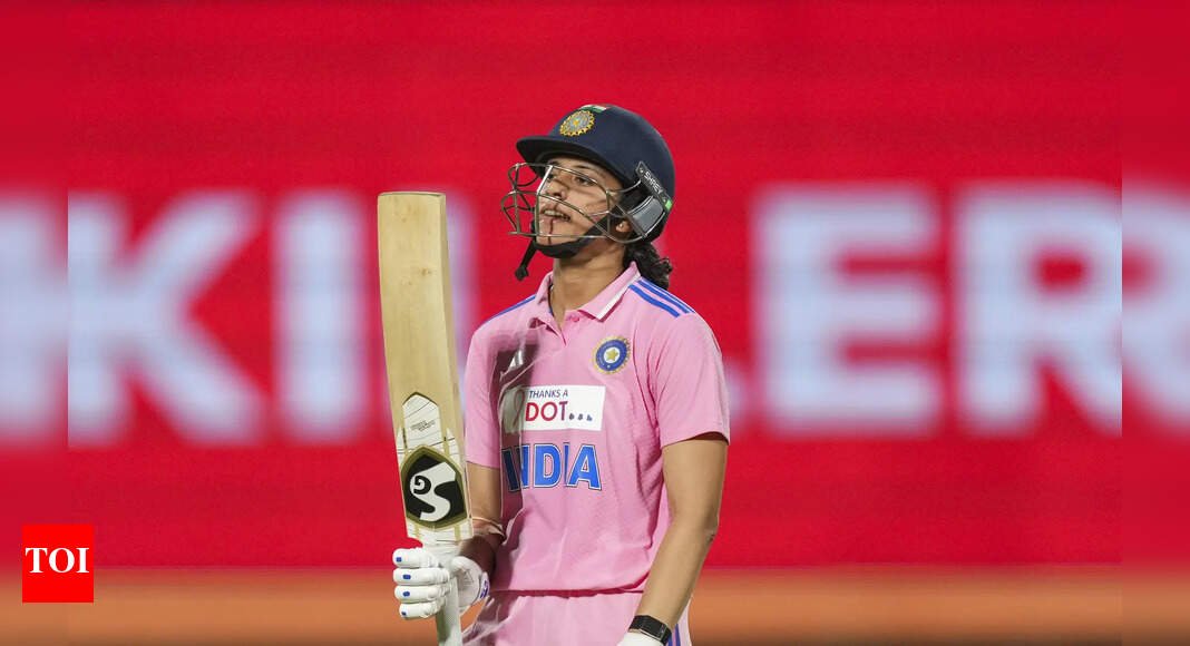 new-record!-mandhana-becomes-fastest-indian-batter-to-reach-rare-feat