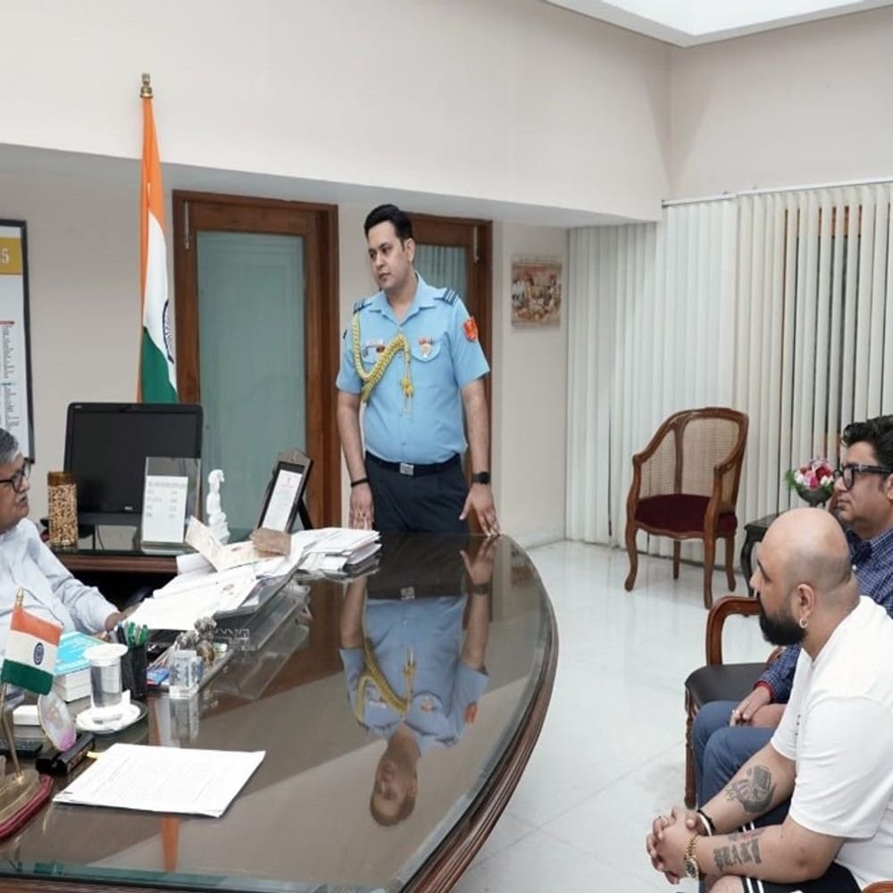 चंडीगढ़-प्रशासक-कटारिया-से-मिले-गायक-बी.-प्राक:भागवत-कथा-के-आयोजन-को-लेकर-की-चर्चा,-27-सितंबर-से-3-अक्टूबर-तक-होगा-कार्यक्रम