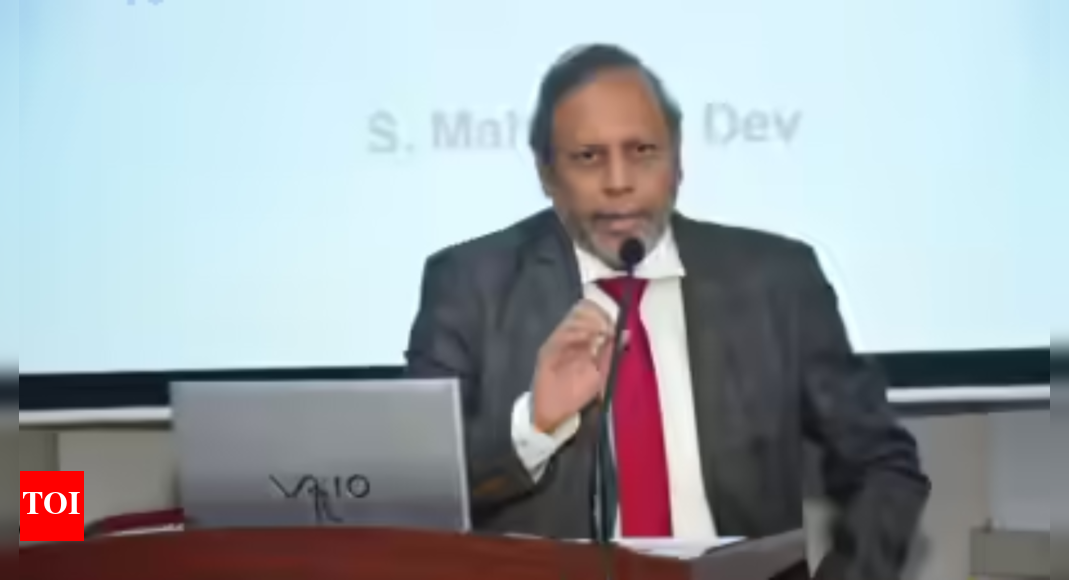 india’s-growth-call:-eac-pm-asks-corporates-to-step-up-with-capital;-stresses-on-exports,-jobs-and-decentralisation