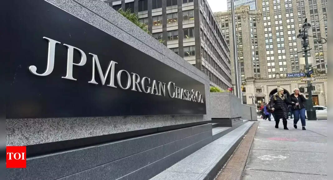 h-1b-visa-hike:-jpmorgan-asks-staff-to-return-to-us-before-sept-21
