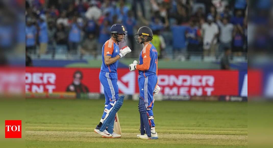 ‘exceptional,-fearless’:-ex-pakistan-captains-rave-about-abhishek-&-shubman
