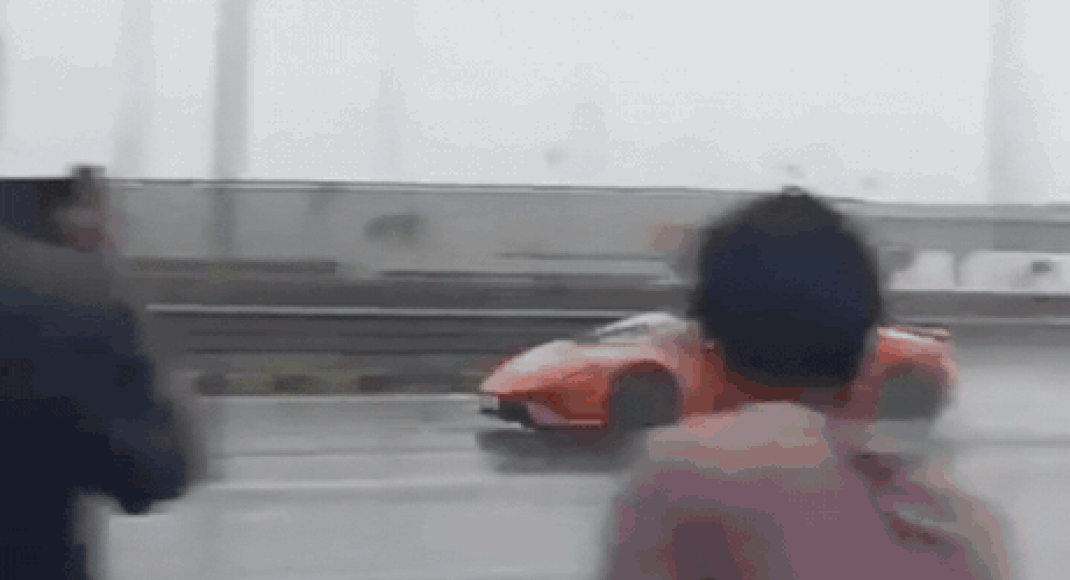 watch:-speeding-lamborghini-crashes-into-coastal-road-divider-in-mumbai