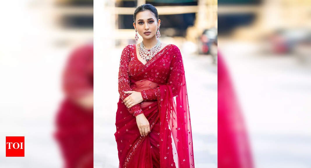 kolkata-changed-my-durga-puja-experience:-mimi-chakraborty