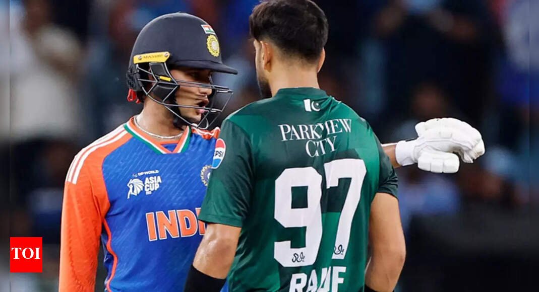 ‘bowlers-are-scared-of-abhishek’:-sehwag-after-left-hander’s-ruthless-batting