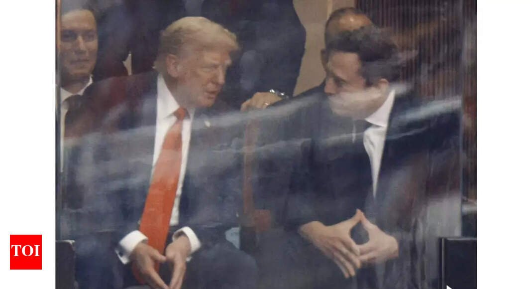 musk’s-hand-gesture-goes-viral;-reunites-with-trump-at-kirk’s-memorial;-what-it-means