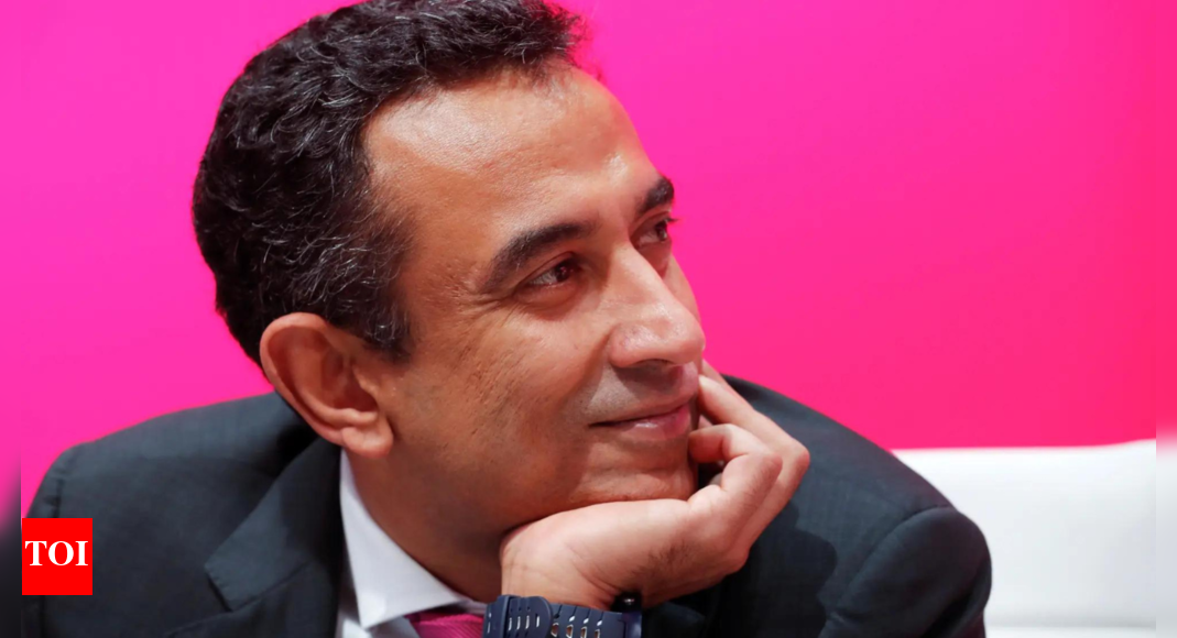 t-mobile-calls-up-iim-grad-srinivas-gopalan-as-ceo
