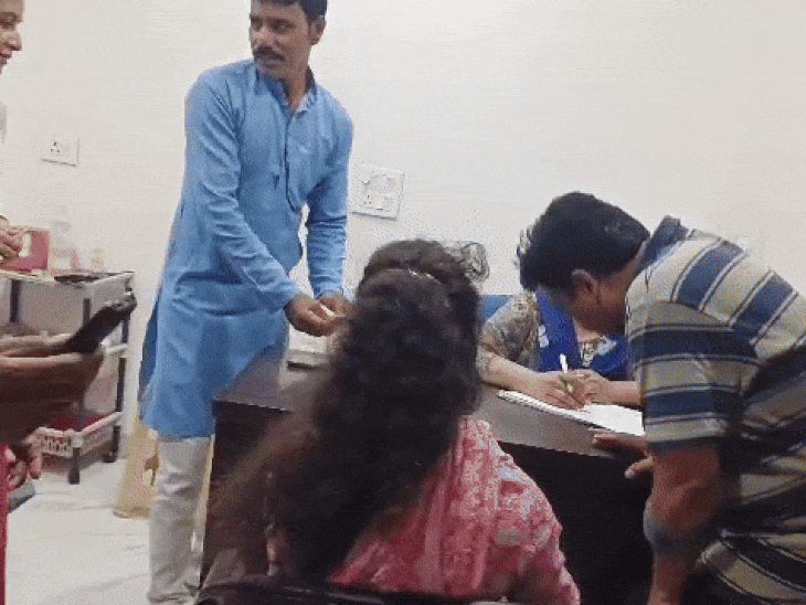 govt-doctor-in-shujalpur-accused-of-bribery:demanded-₹12,000-for-delivery,-accepted-₹8,000-at-private-clinic-despite-caesarean-performed,-alleges-complainant