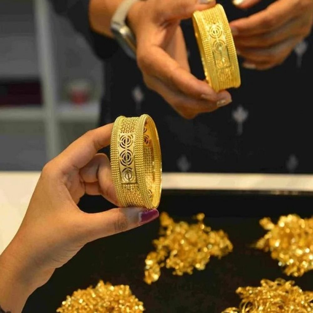 gold-crosses-₹1.04-lakh,-but-jewellery-demand-holds-strong:9-and-14-carat-designer-pieces-on-offer;-30%-rebate-on-premium-gold-items