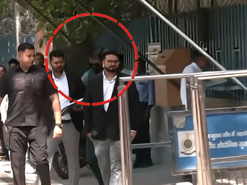 ed-questions-sonu-sood-for-7-hours-over-betting-app:former-cricketers-yuvraj-singh-suresh-raina-also-summoned;-company-‘1xbet’-accused-of-defrauding-people