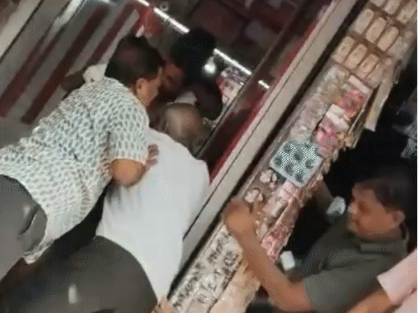 morena-dalit-couple-attacked-by-jewellers-over-pawned-gold-dispute:police-register-fir-under-sc/st-act-against-four-accused,-probe-ongoing