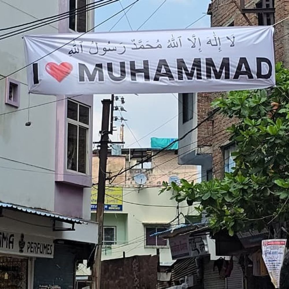 ‘i-love-muhammad’-poster-row-reaches-ujjain:police-with-municipal-team-remove-banner;-hindu-activists-claim-conspiracy-to-disrupt-festive-atmosphere